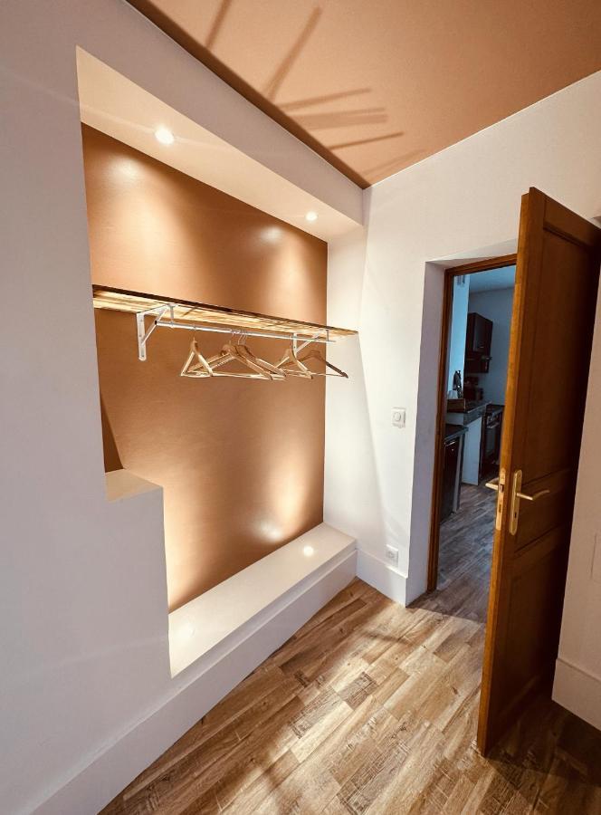 Studio 2 Du Spa Celinie Warcq Bagian luar foto